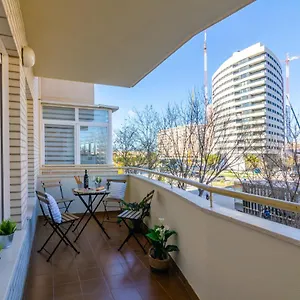 Wintowinrentals Teatinos, Metro, Free Parking & Pool. Apartament